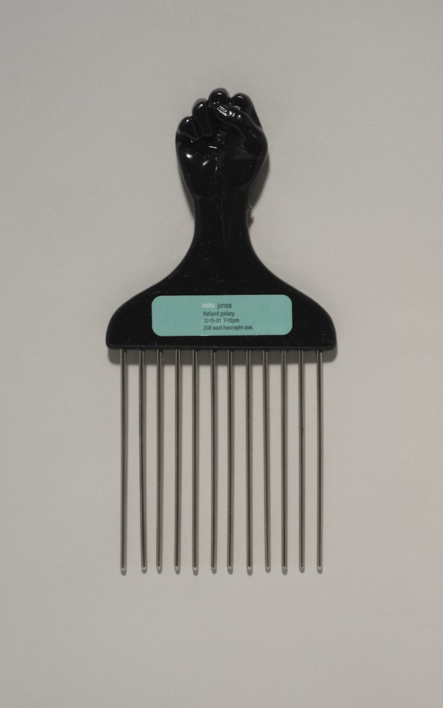 [hair pick]